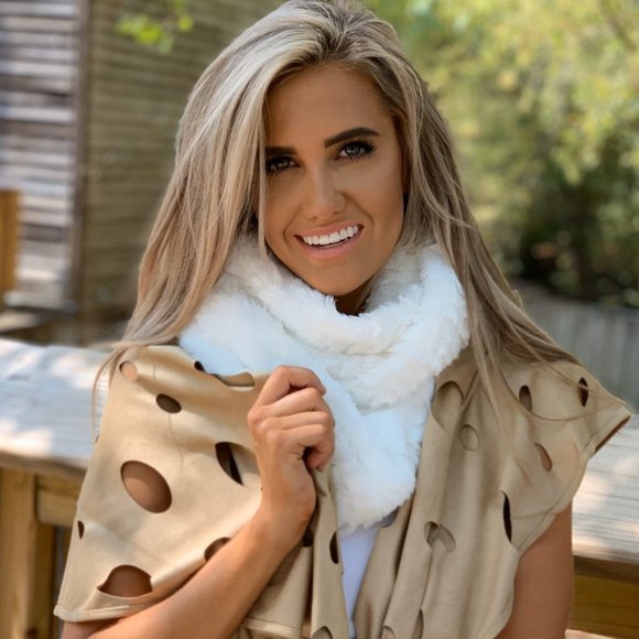 Fashionable Infinity Lightweight Scarf - White - Picture 2 of 2